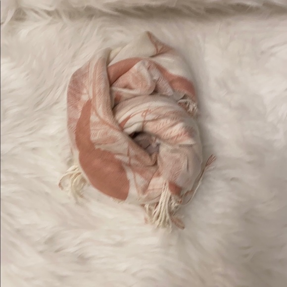 NEW Pink and white bird print scarf with fringe - Picture 2 of 2